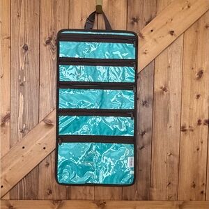 Thirty One Uptown Jewelry Bag in Sea Plaid